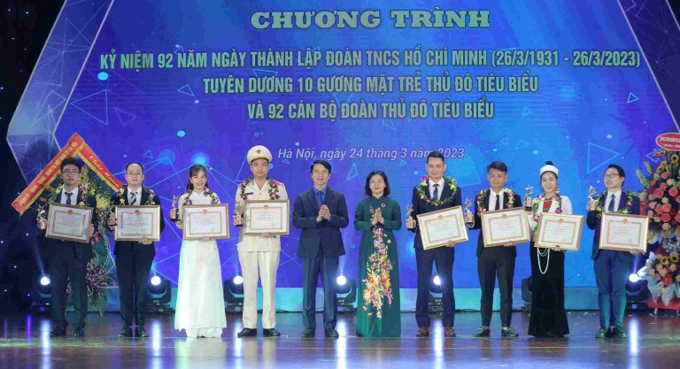 2022年を代表する「ベトナム首都の顔」の若者10人を表彰