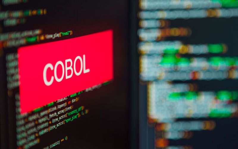 COBOL言語の特徴は？ 