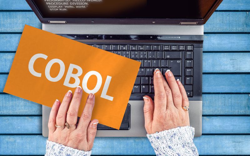 COBOLとは何ですか? 